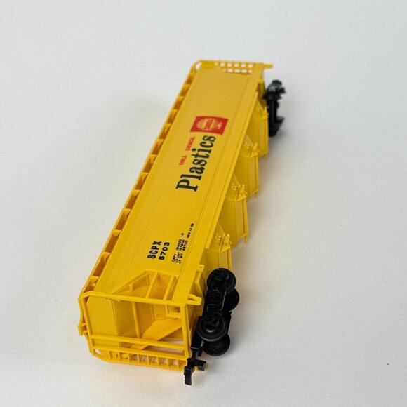 Bachmann Vintage HO Scale Shell Chemical Plastics Hopper Train Car Yellow - Picture 7 of 12